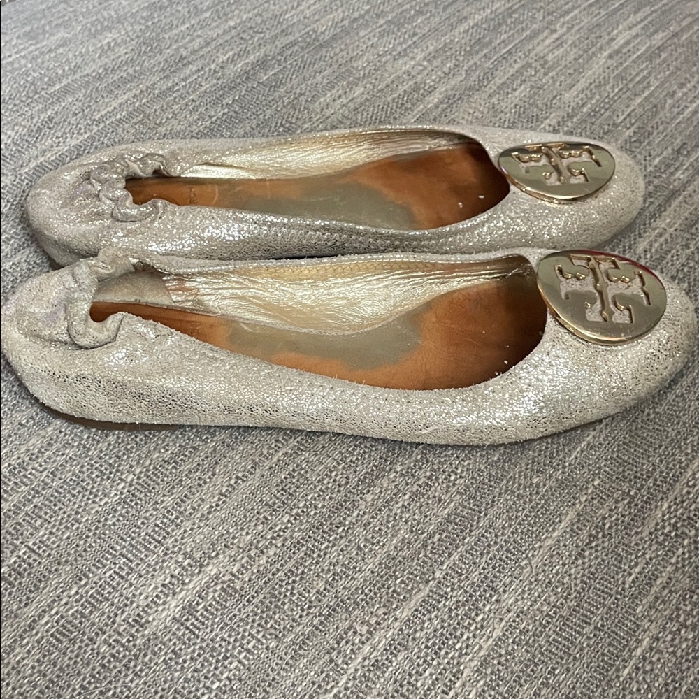Tory Burch Brushed Metallic Gold Ballet Minnie Flats size 8 Preloved - Picture 2 of 5